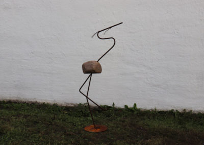 Skulpturel fiskehejre figur udformet i stål. | Louns.